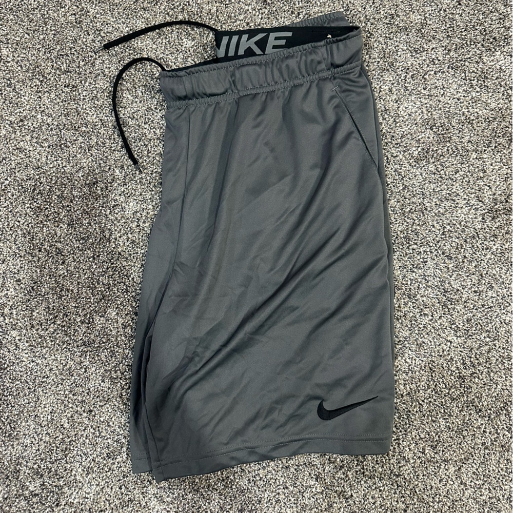Men's Nike basketball shorts, nwot